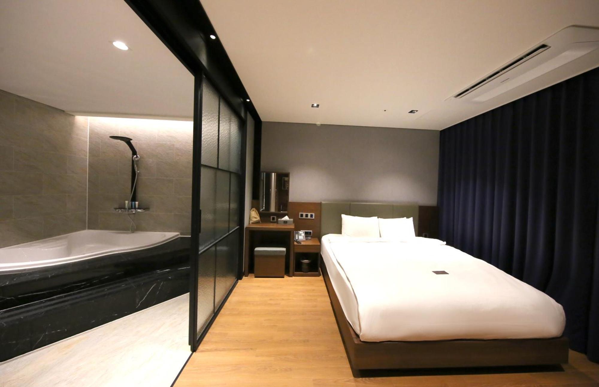 Sea Cruise Hotel 4*